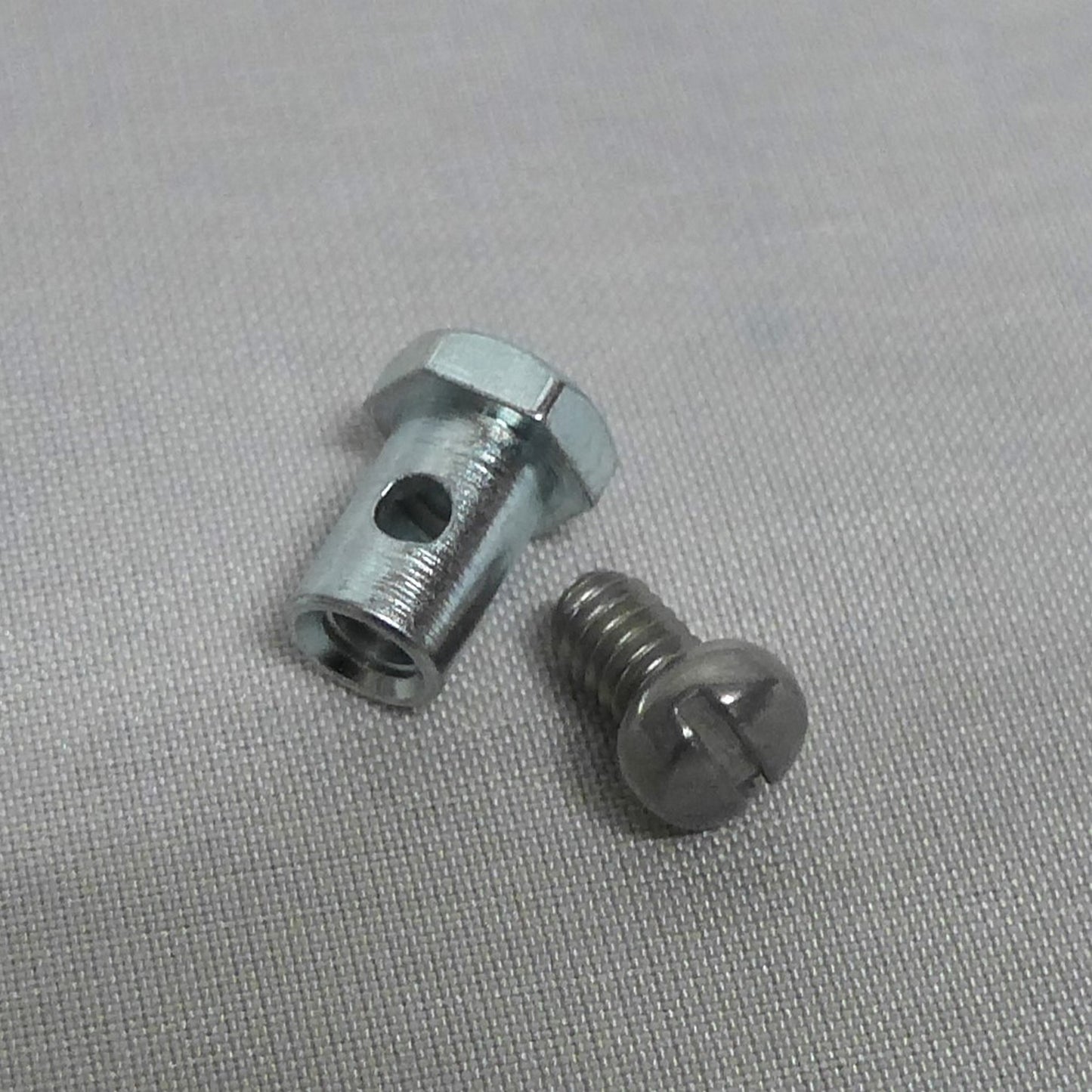 Wire Swivel Screw