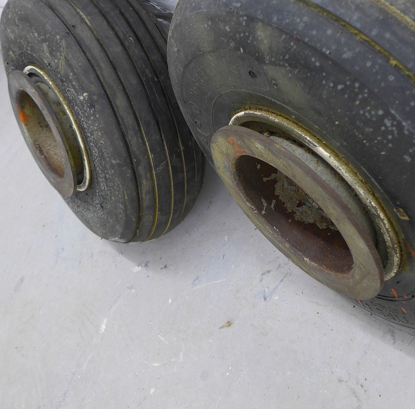 Cleveland Main Wheel Assembly - Pair- 6.00-6 1-1/2" Axle (A/R)