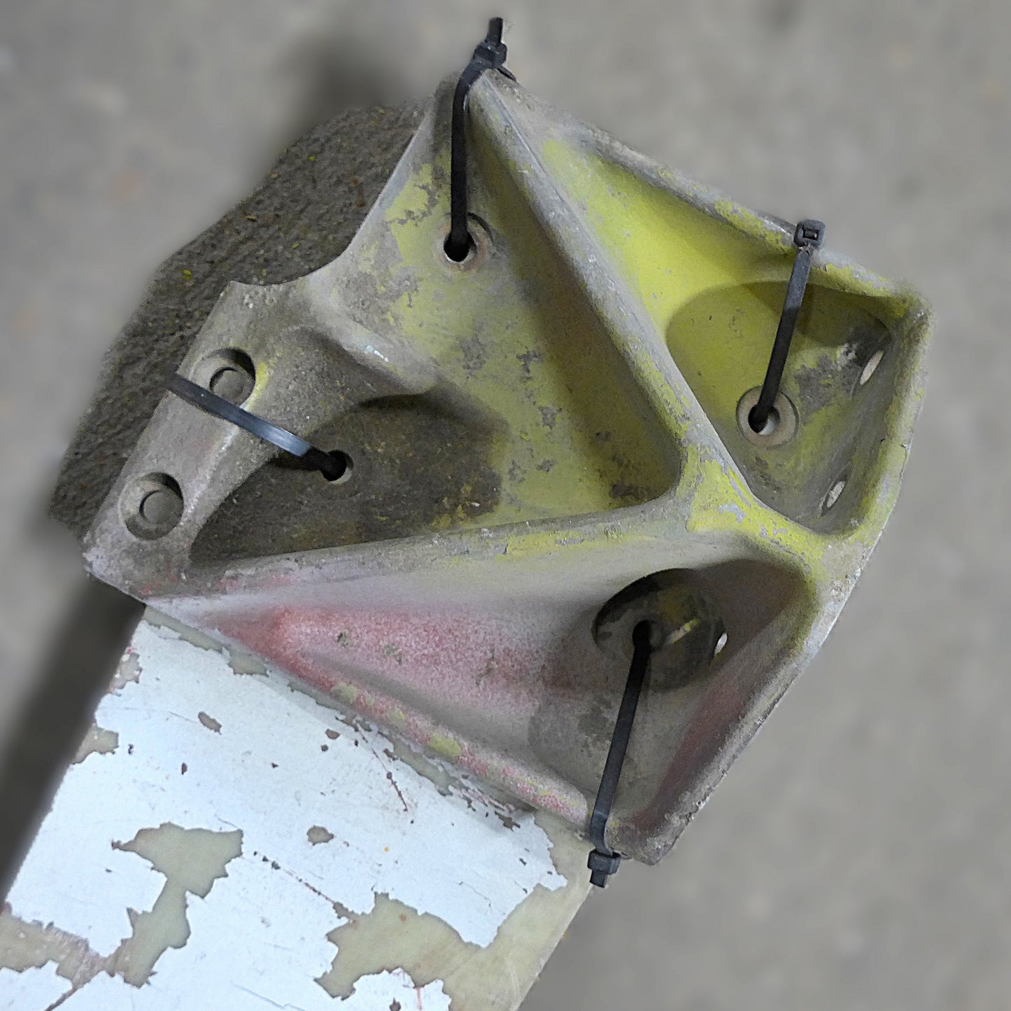 Wheel Strut - Port (A/R)