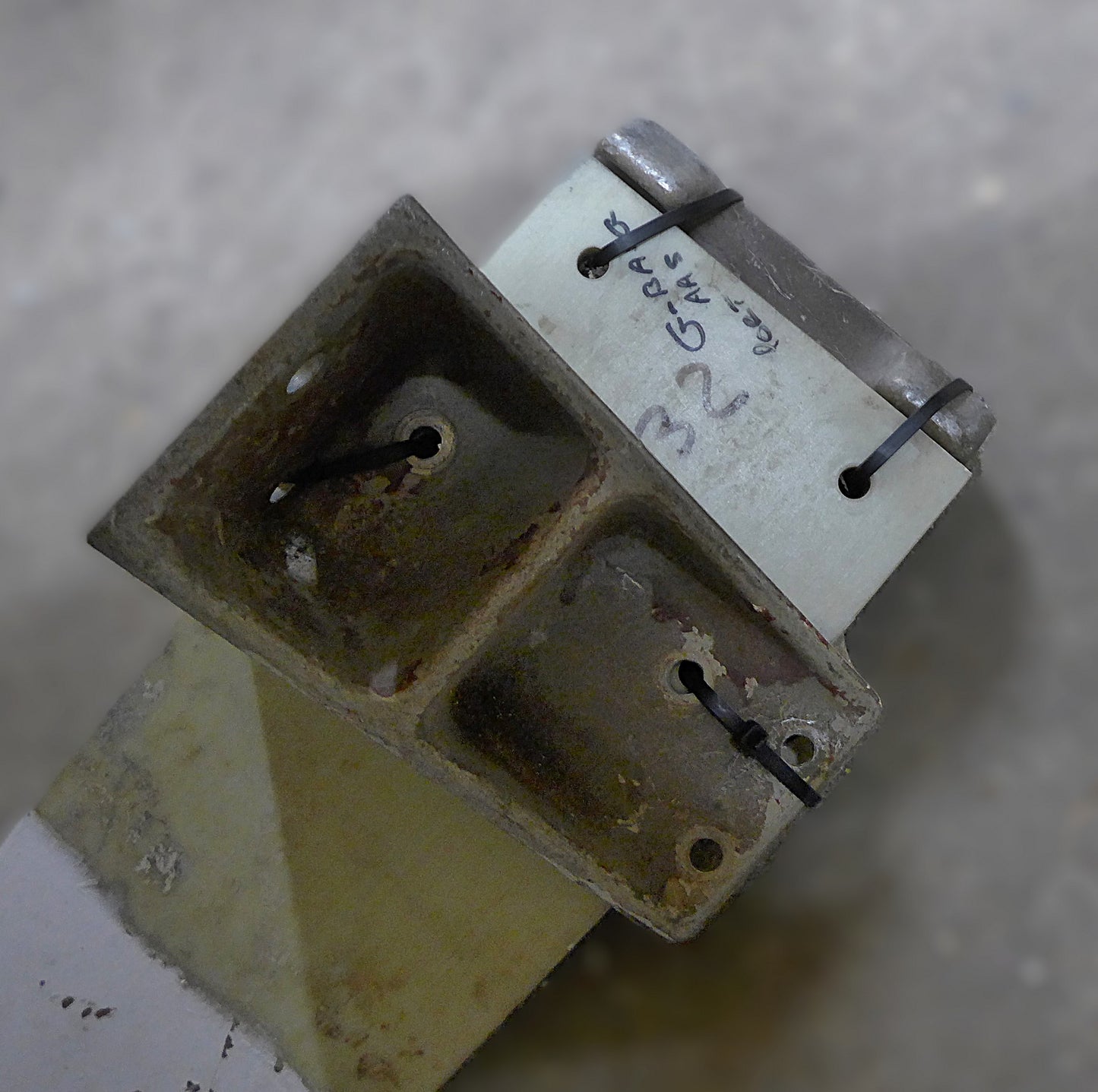 Wheel Strut - Port (A/R)