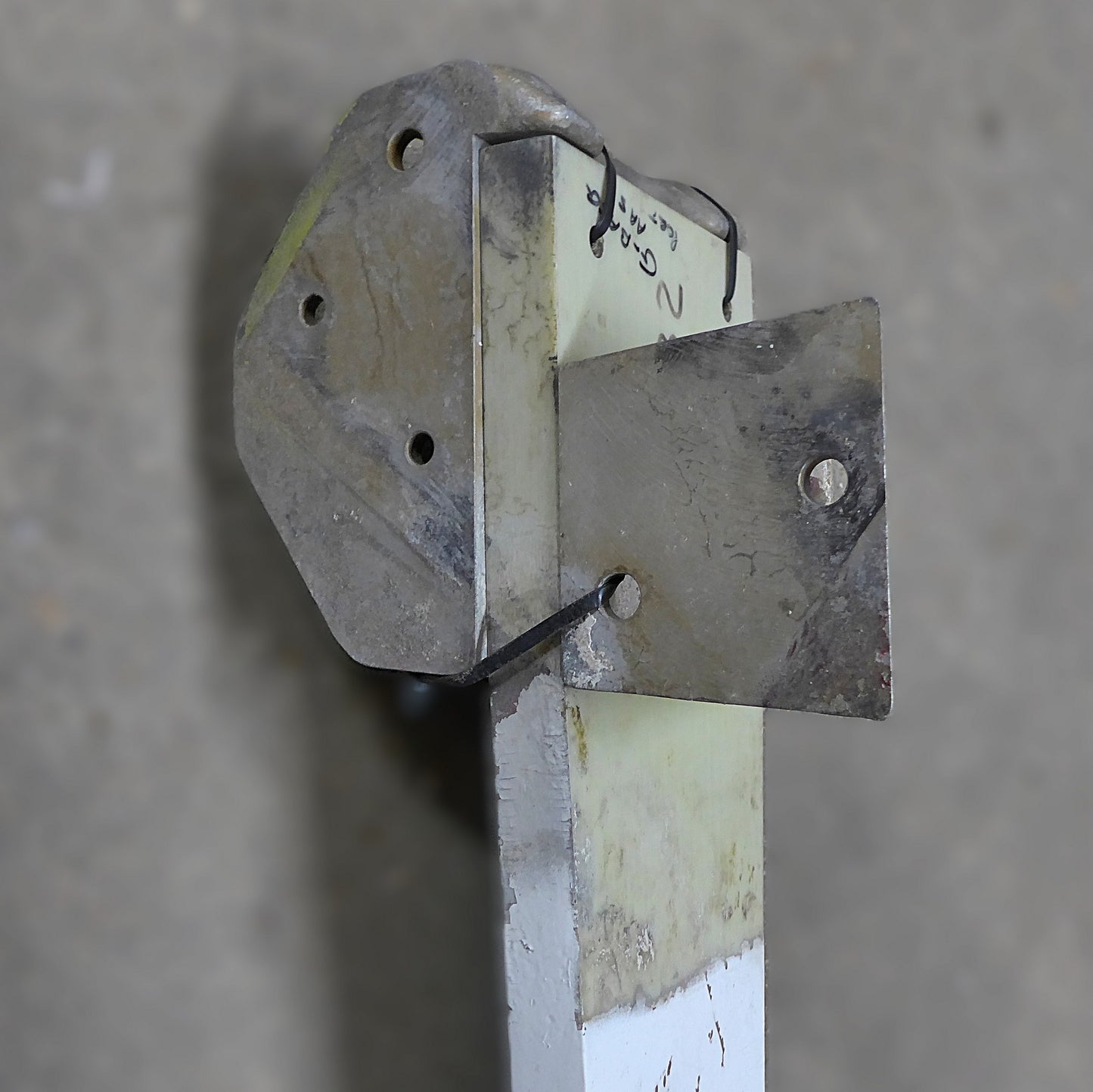 Wheel Strut - Port (A/R)