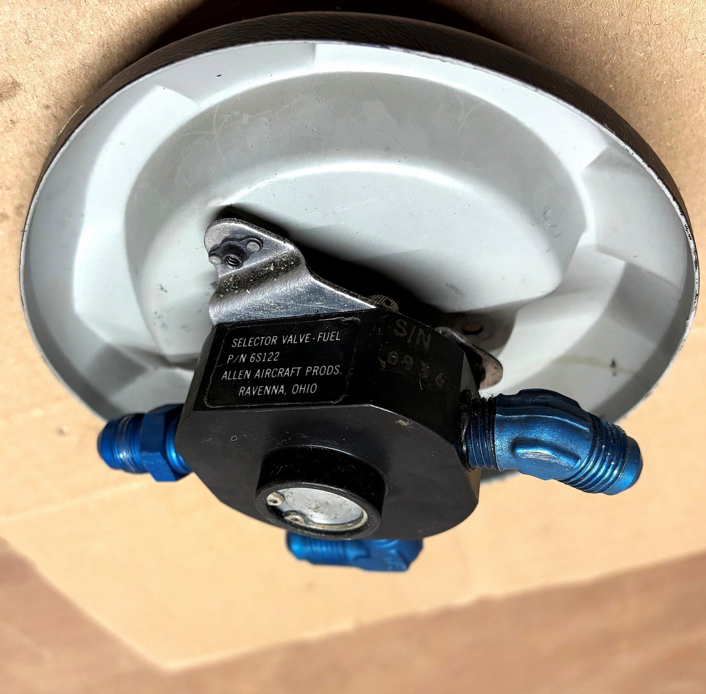 PA28 Fuel Selector Valve 491-947, Cover & Handle (A/R)