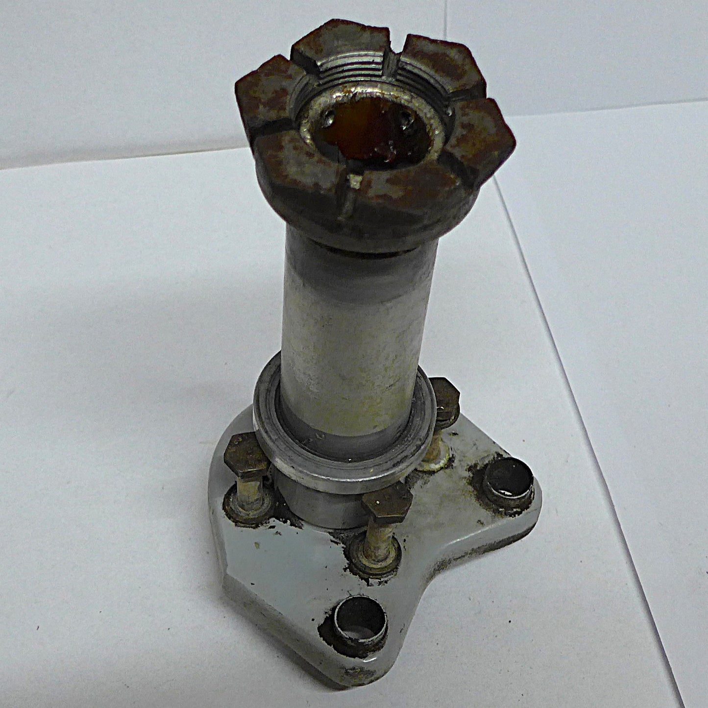 Stub Axle - PA38-112 (A/R)