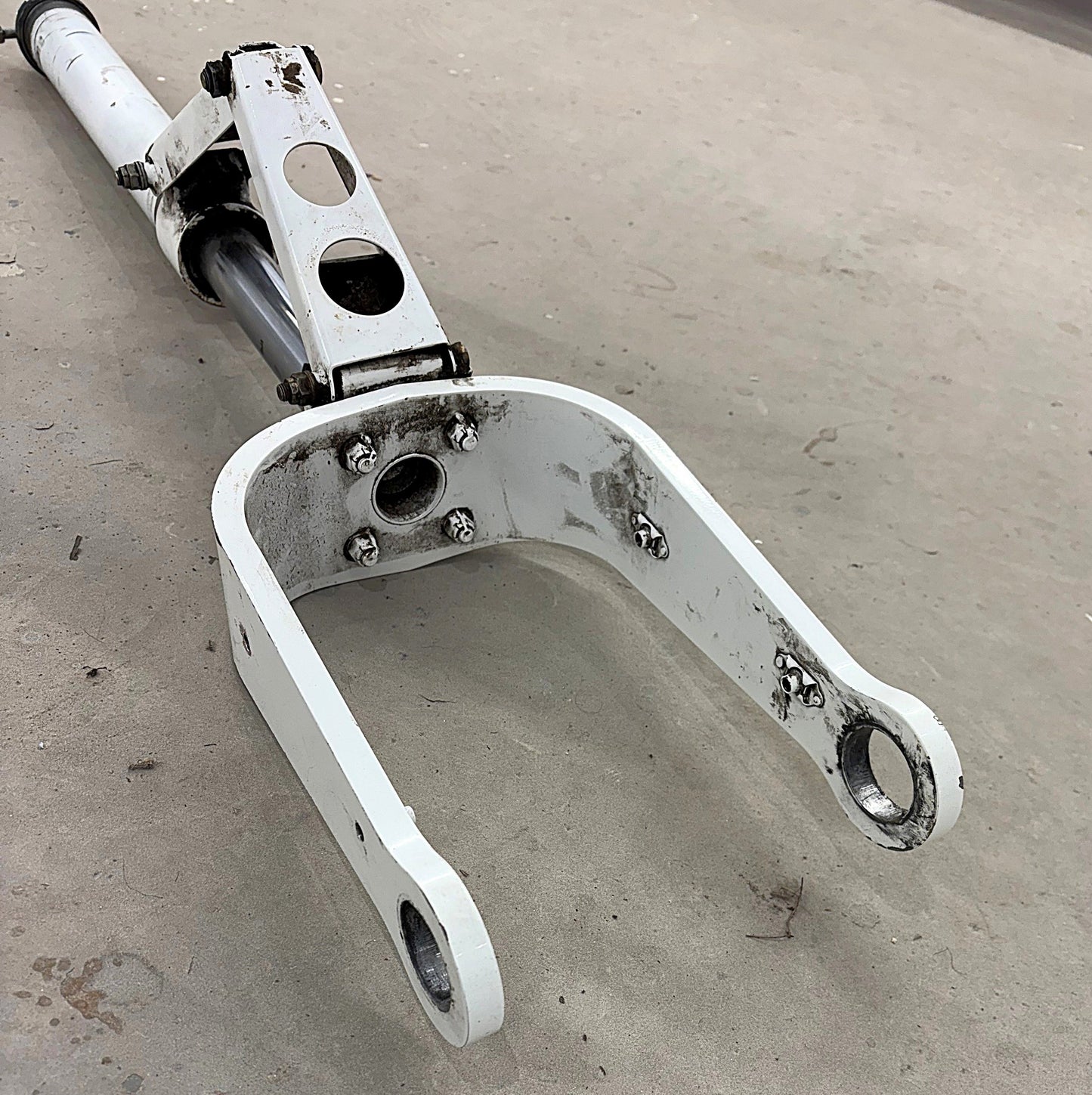 Strut & Fork Assembly - Nose Wheel (A/R)