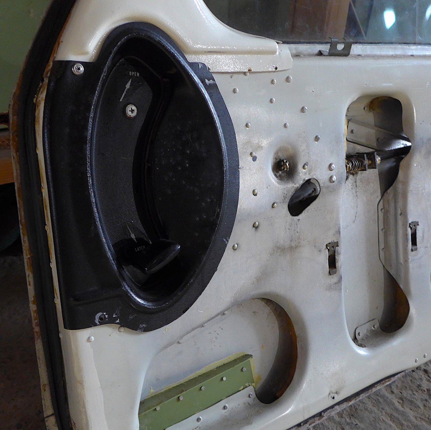 Door Assembly - Tinted Window - C/W: Lock & 1 x Key (A/R)