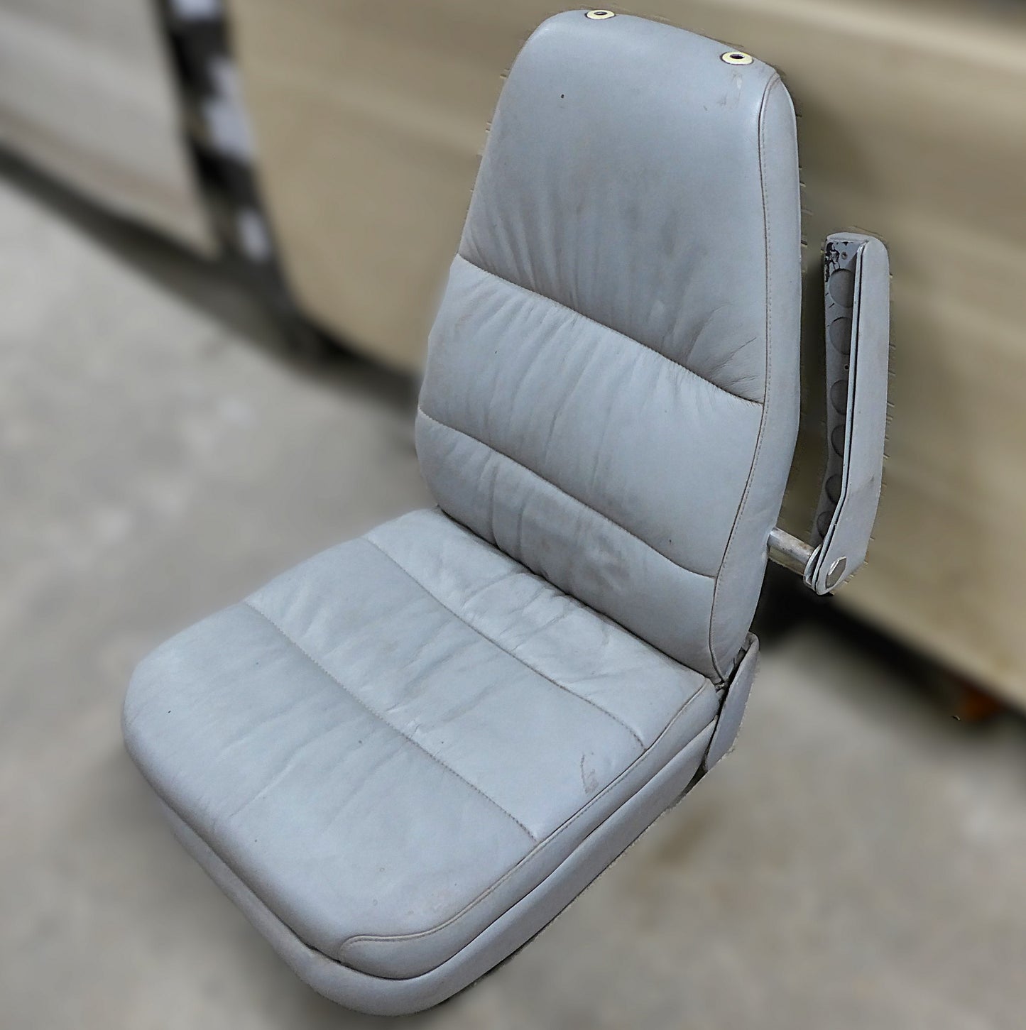 Adjustable Rear R/H Seat - Leather (A/R)