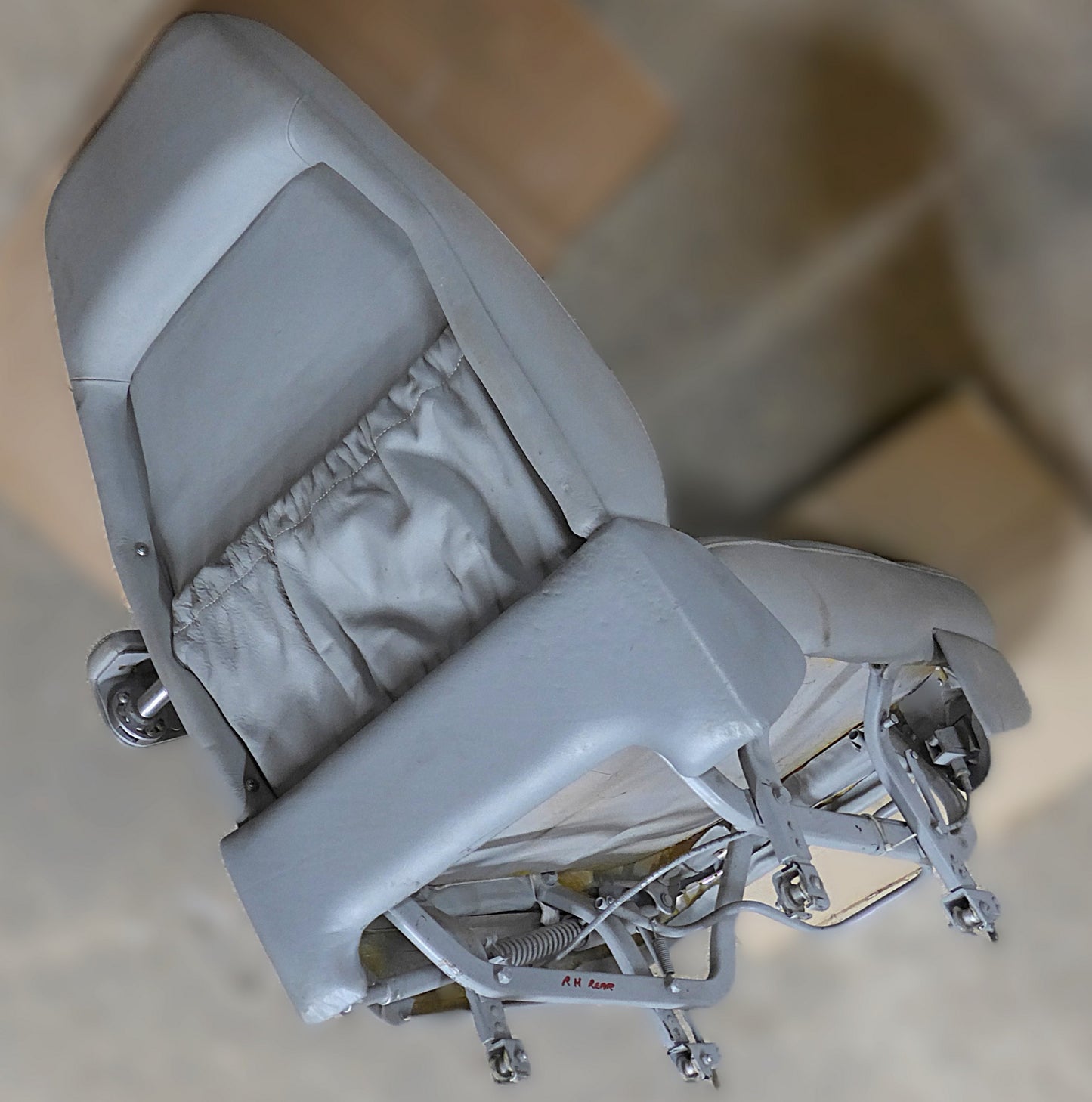 Adjustable Rear R/H Seat - Leather (A/R)