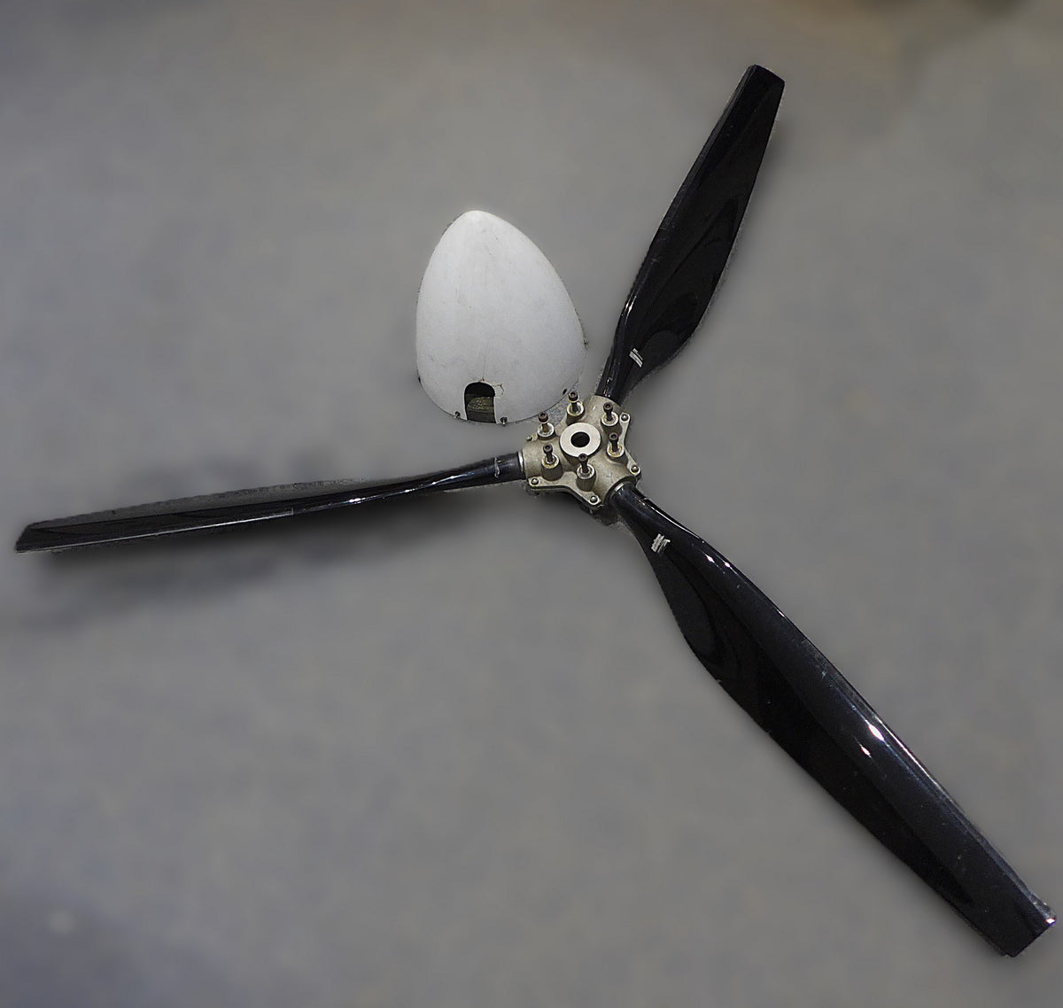 DUC Helices 64" Ground Adjustable 3 Blade Prop & Spinner (A/R)