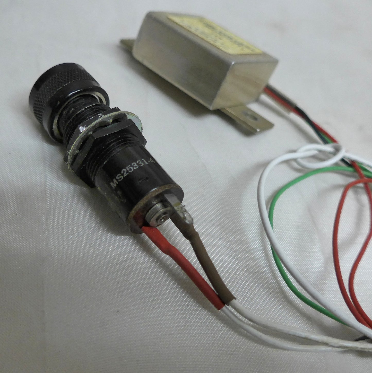 Low Voltage Warning Indicator (A/R)