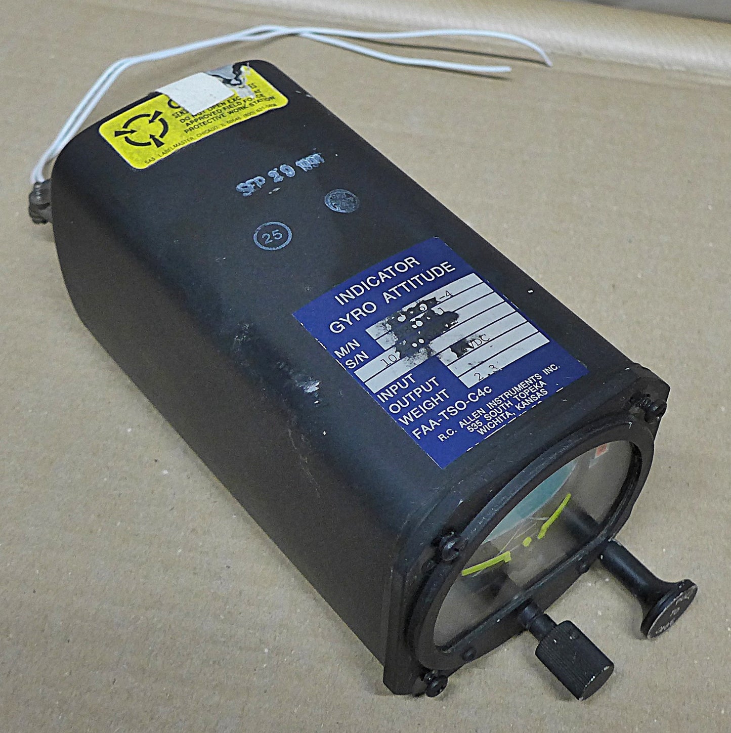 R.C.Allen Indicator Gyro Attitude (A/R)