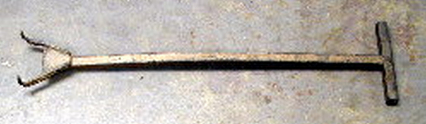 Towing Handle Pins 4 3/4" Apart (A/R)