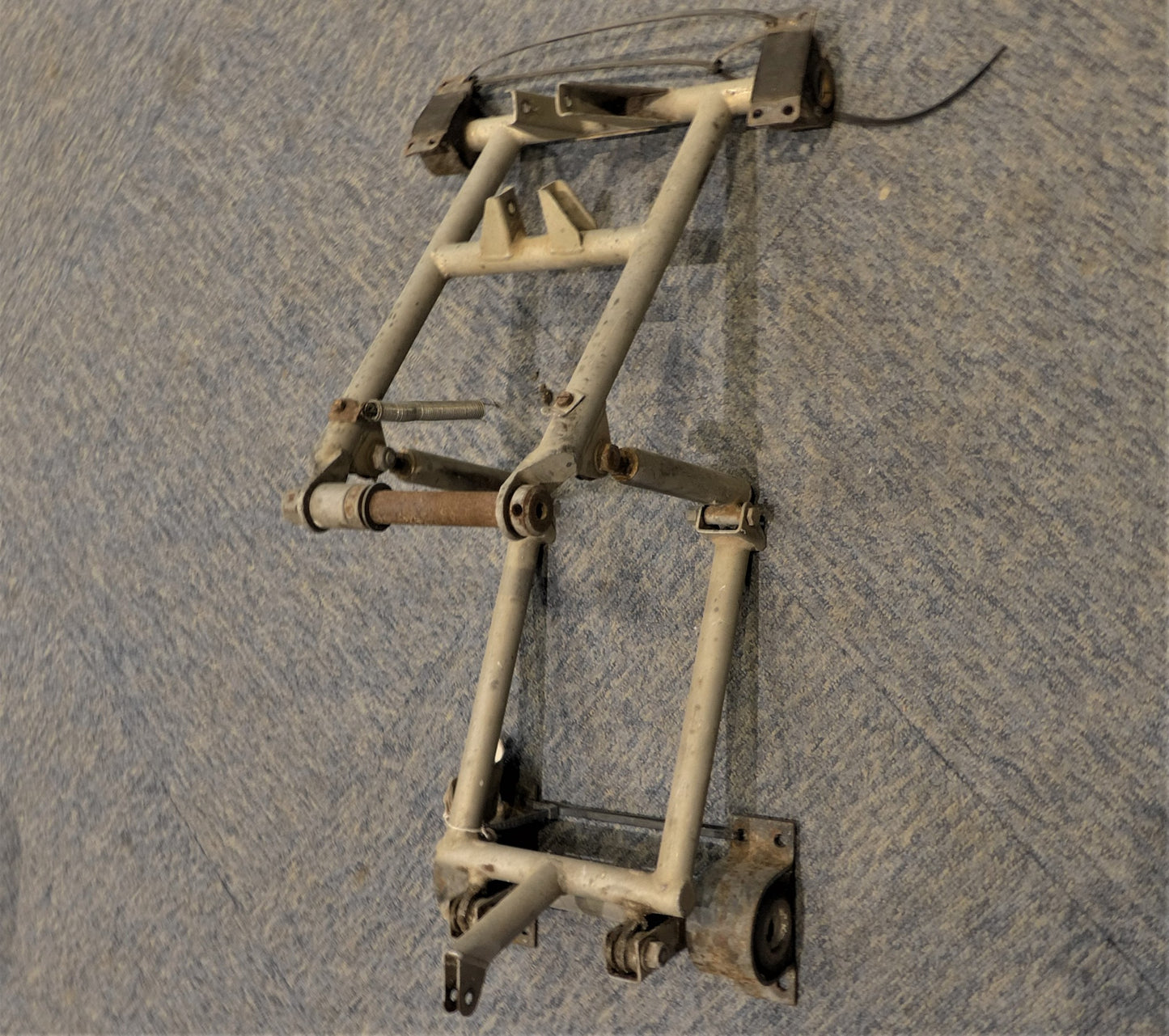 Landing Gear Assembly LS1F (A/R)