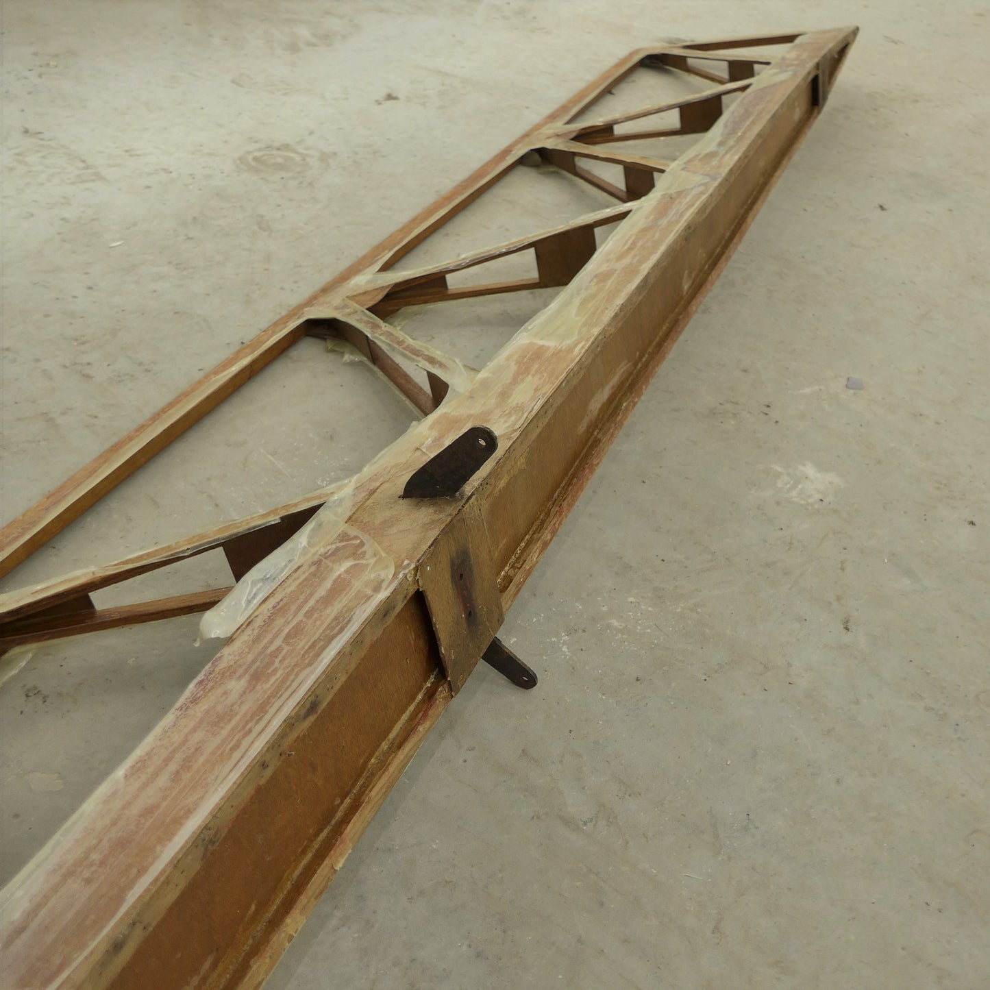 Aileron Uncovered - Port - D117 (A/R)