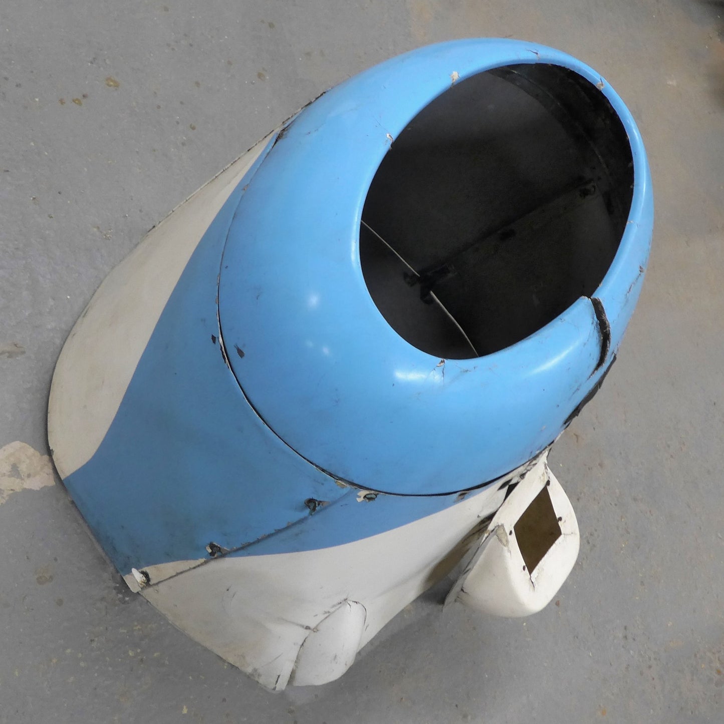 Engine Cowls - Early D112 C/W: Fibreglass Nose Bowl (A/R)