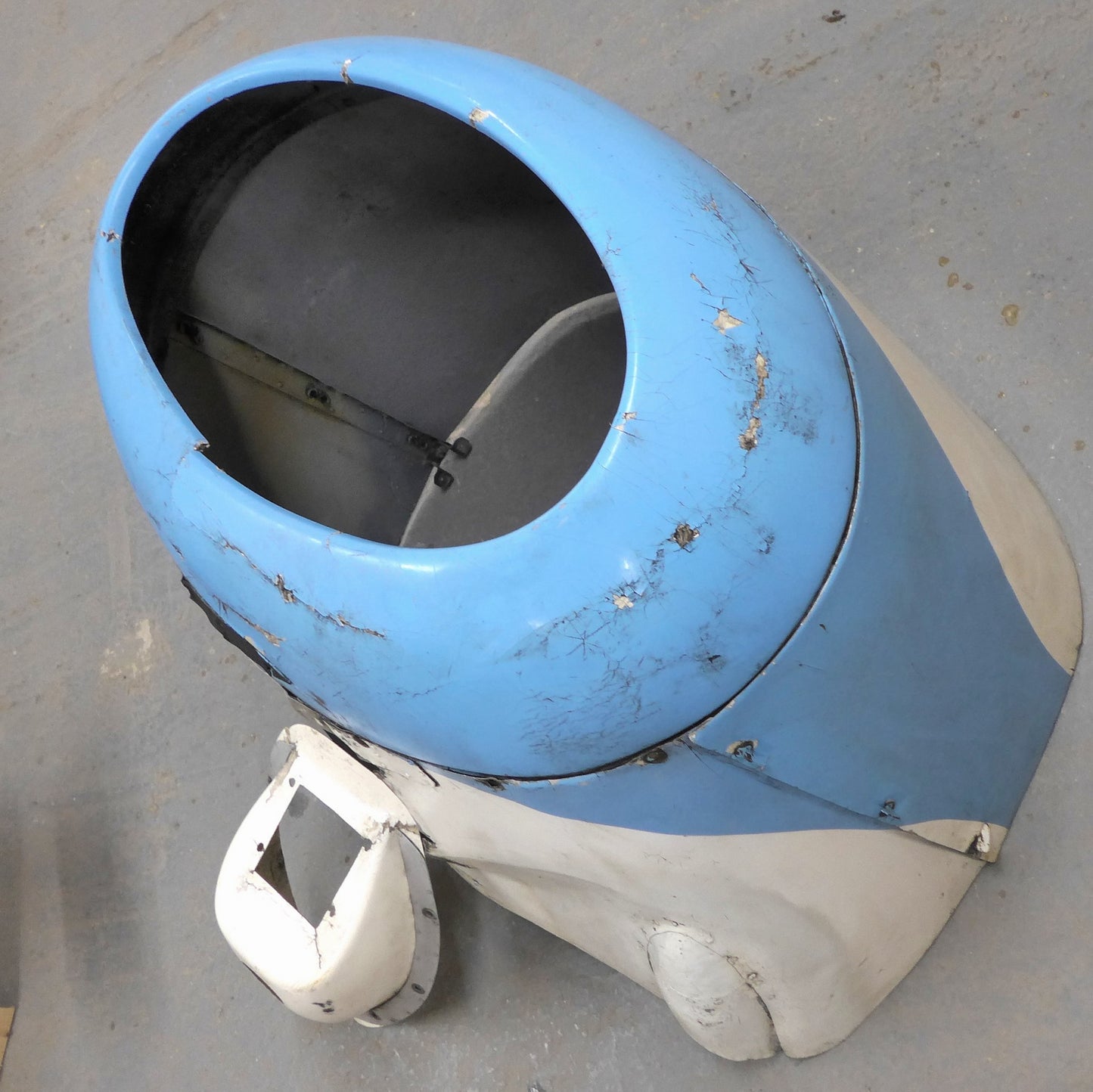 Engine Cowls - Early D112 C/W: Fibreglass Nose Bowl (A/R)