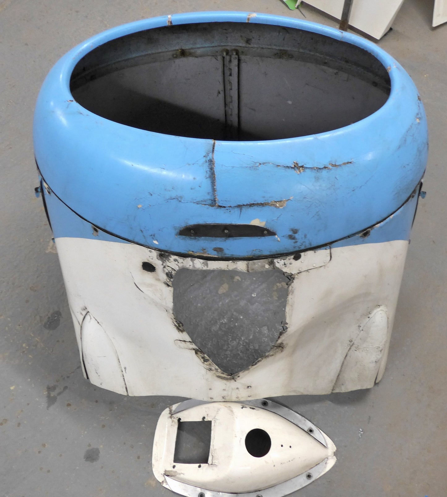Engine Cowls - Early D112 C/W: Fibreglass Nose Bowl (A/R)