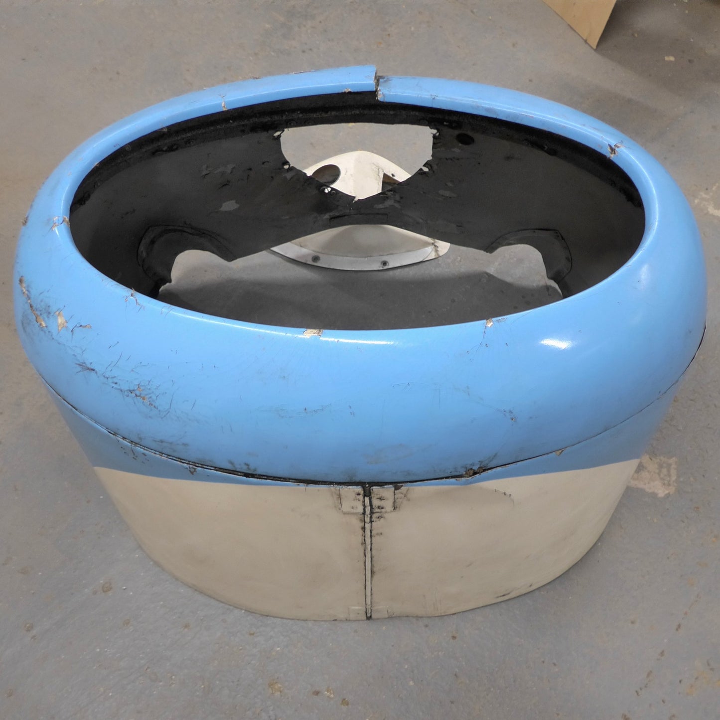 Engine Cowls - Early D112 C/W: Fibreglass Nose Bowl (A/R)