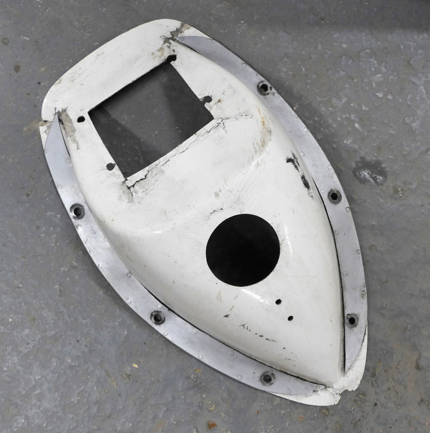 Engine Cowls - Early D112 C/W: Fibreglass Nose Bowl (A/R)