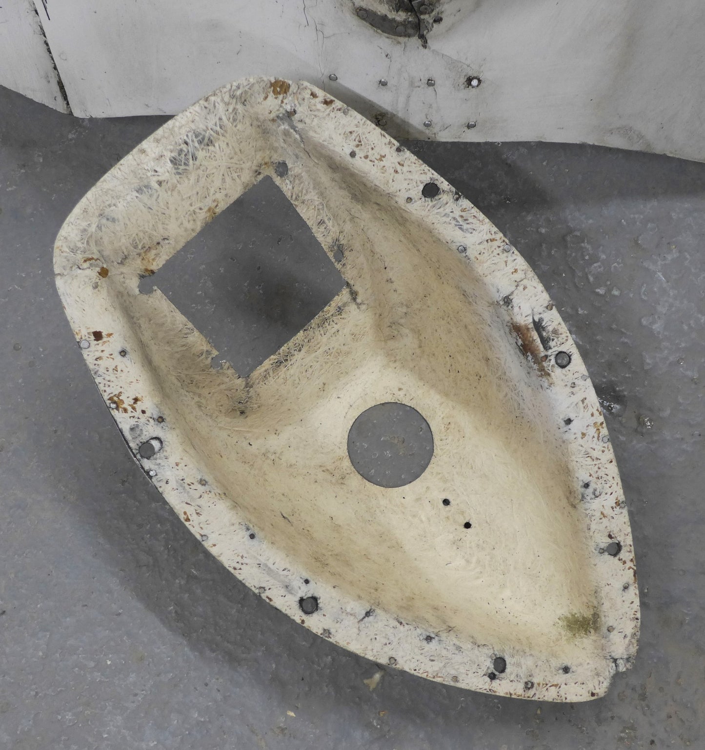 Engine Cowls - Early D112 C/W: Fibreglass Nose Bowl (A/R)