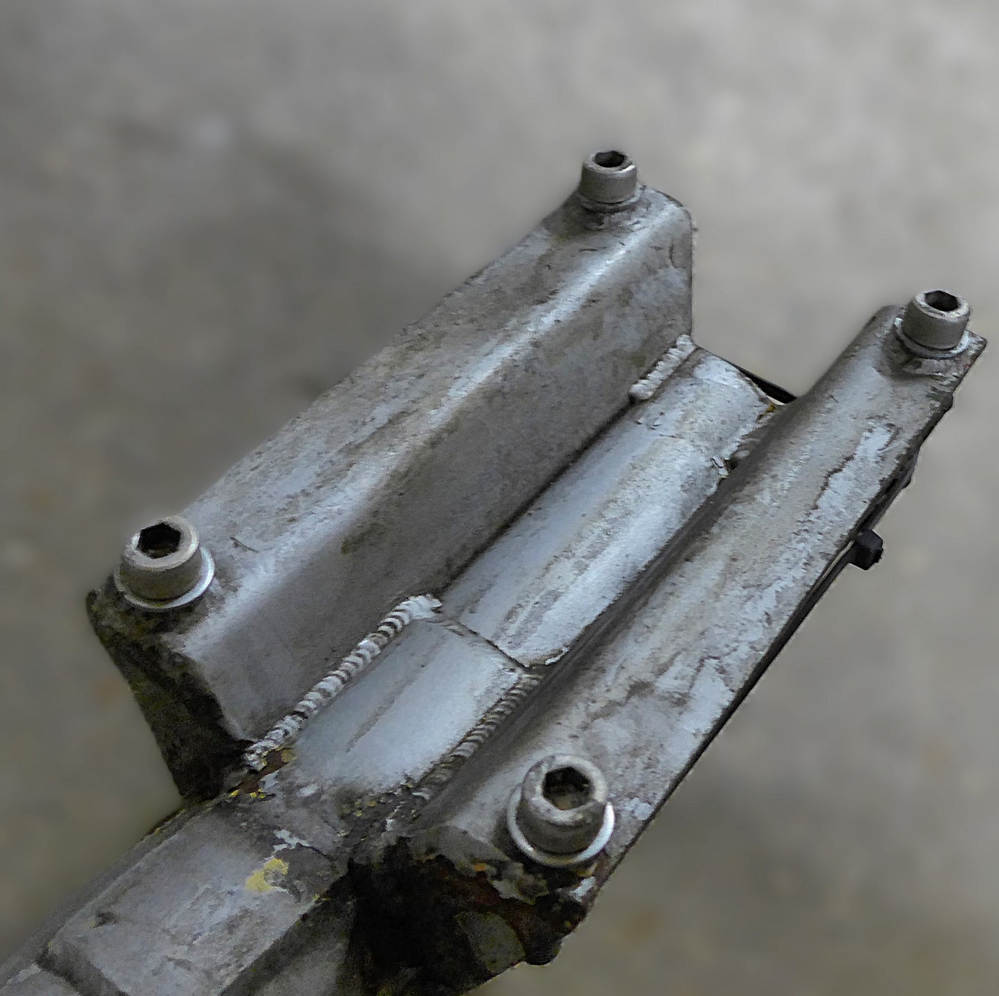 Undercarriage Leg - STB - R2100A (A/R)