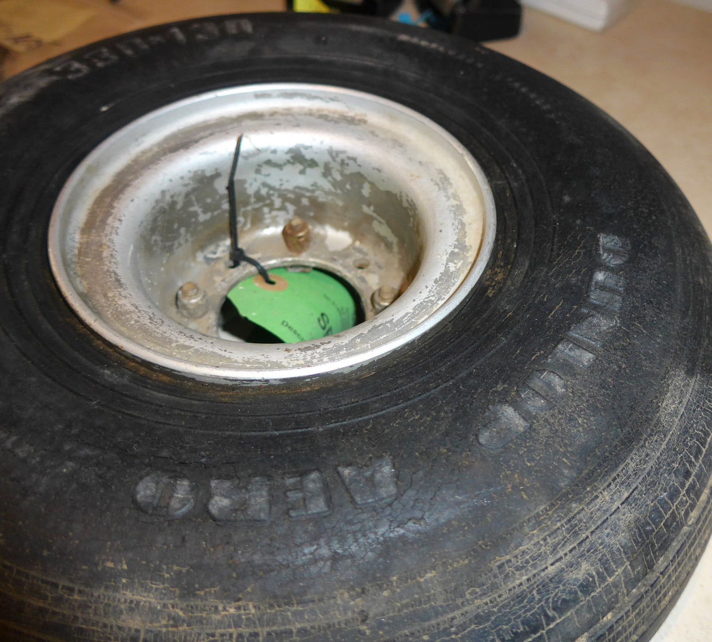 Nose Wheel - MS880 - 330x130 (A/R)