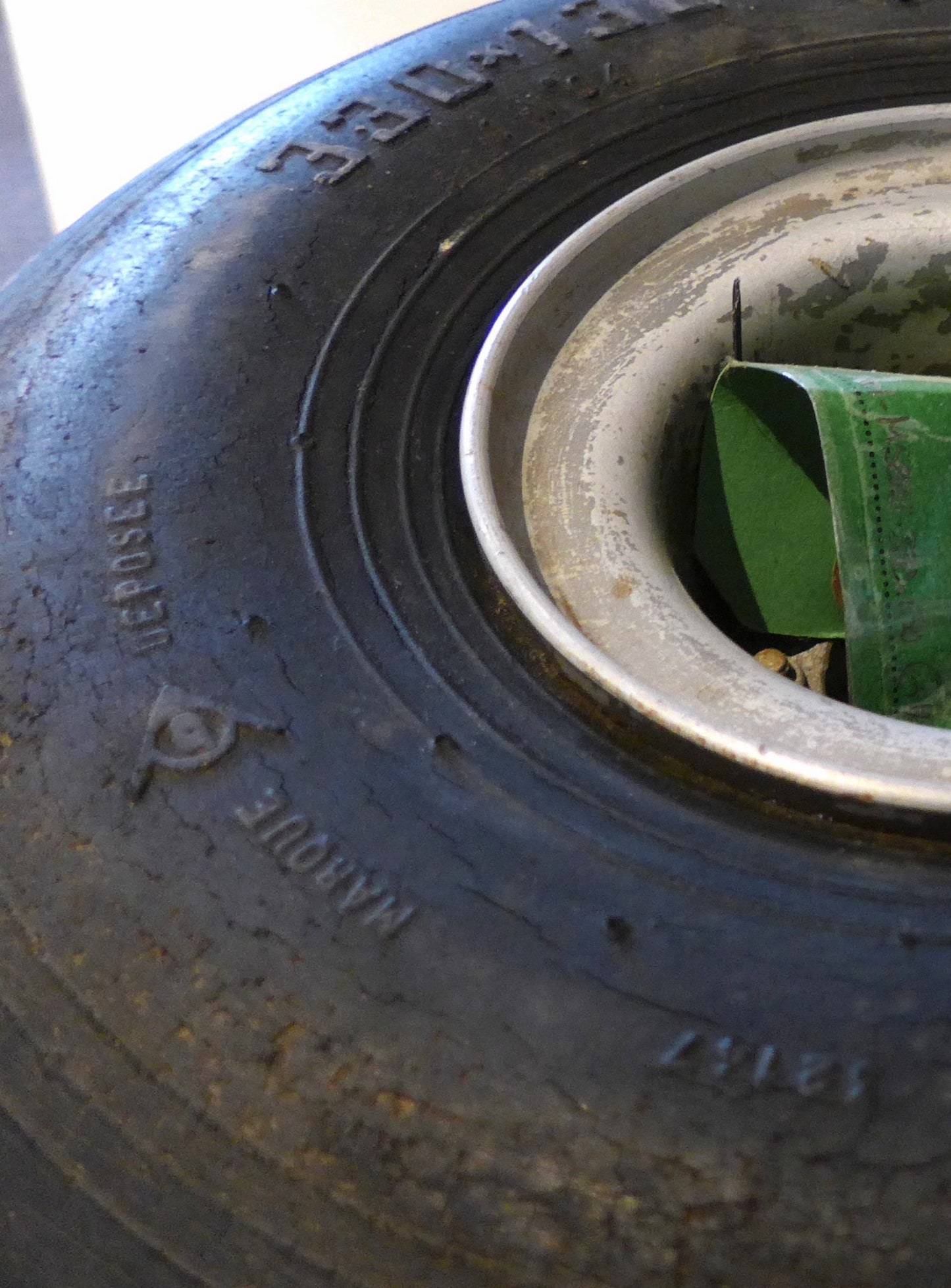 Nose Wheel - MS880 - 330x130 (A/R)