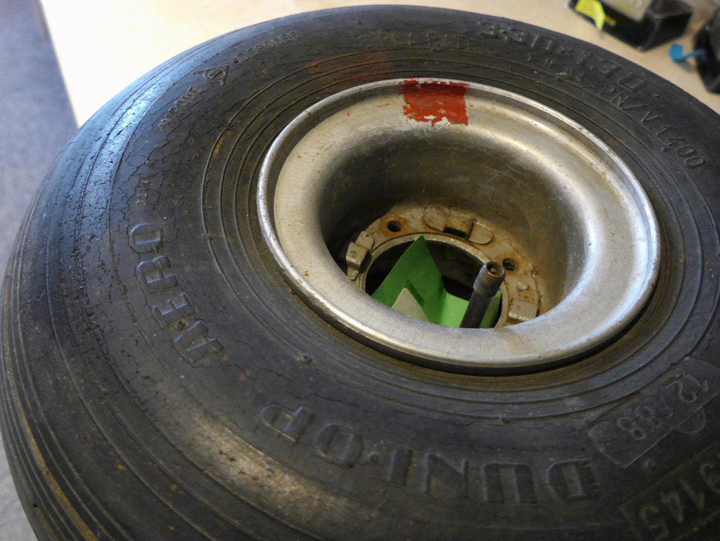 Nose Wheel - MS880 - 330x130 (A/R)