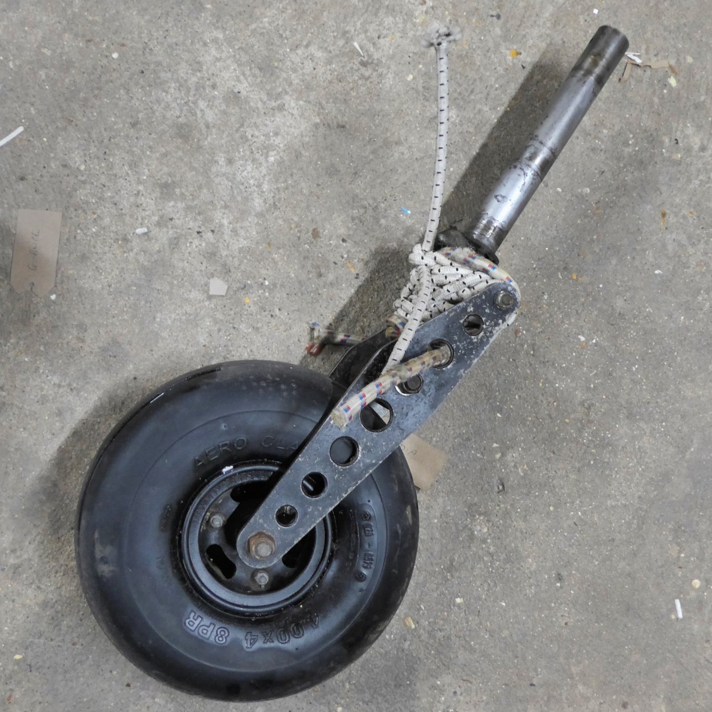 Nose Gear, Fork, 4.00-4 Wheel & Tyre Assy - T600N (A/R)