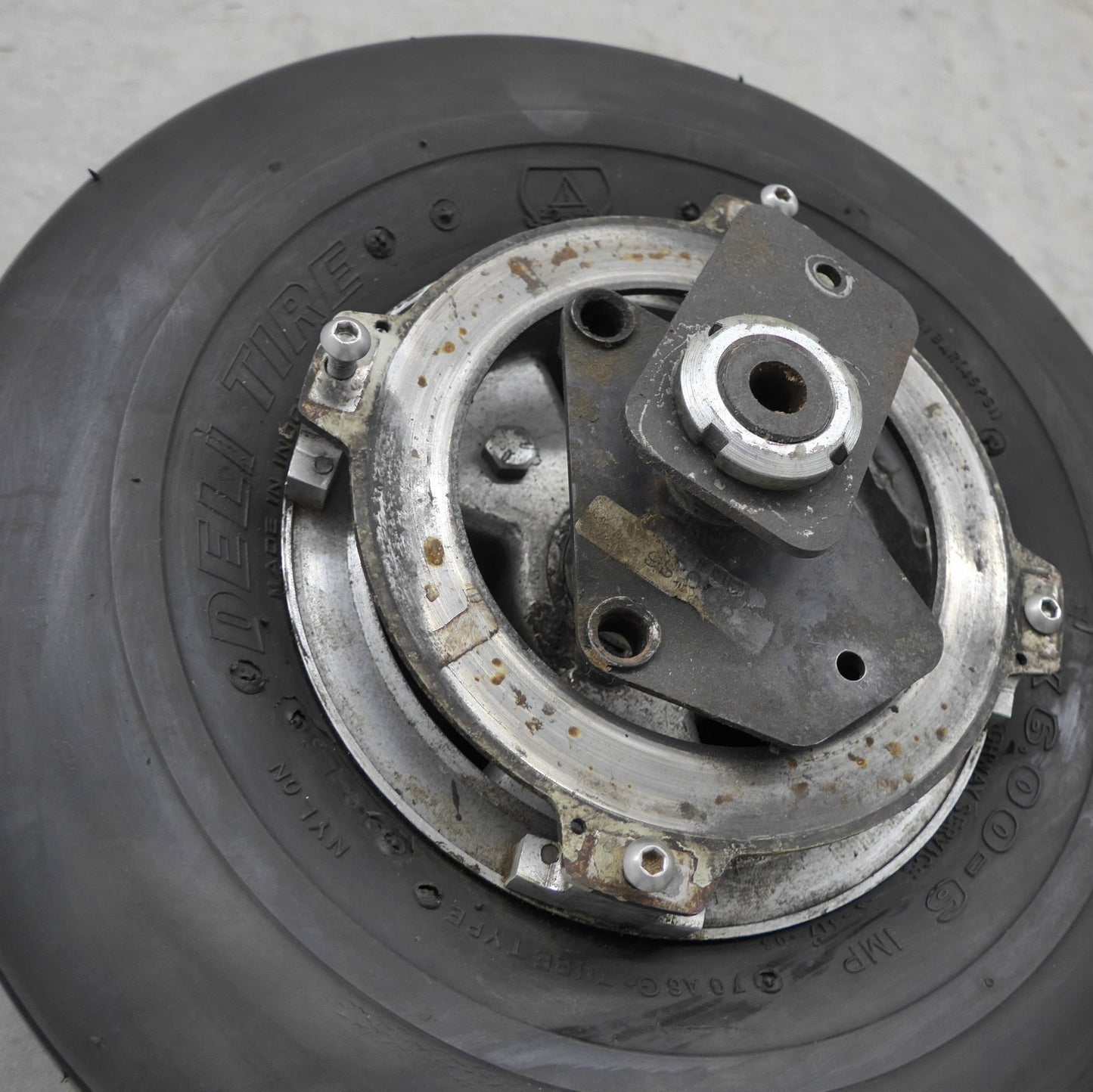 Main Wheel, Axle, Disc & Tyre - 6.00 x 6 Marc Ingegno (A/R)