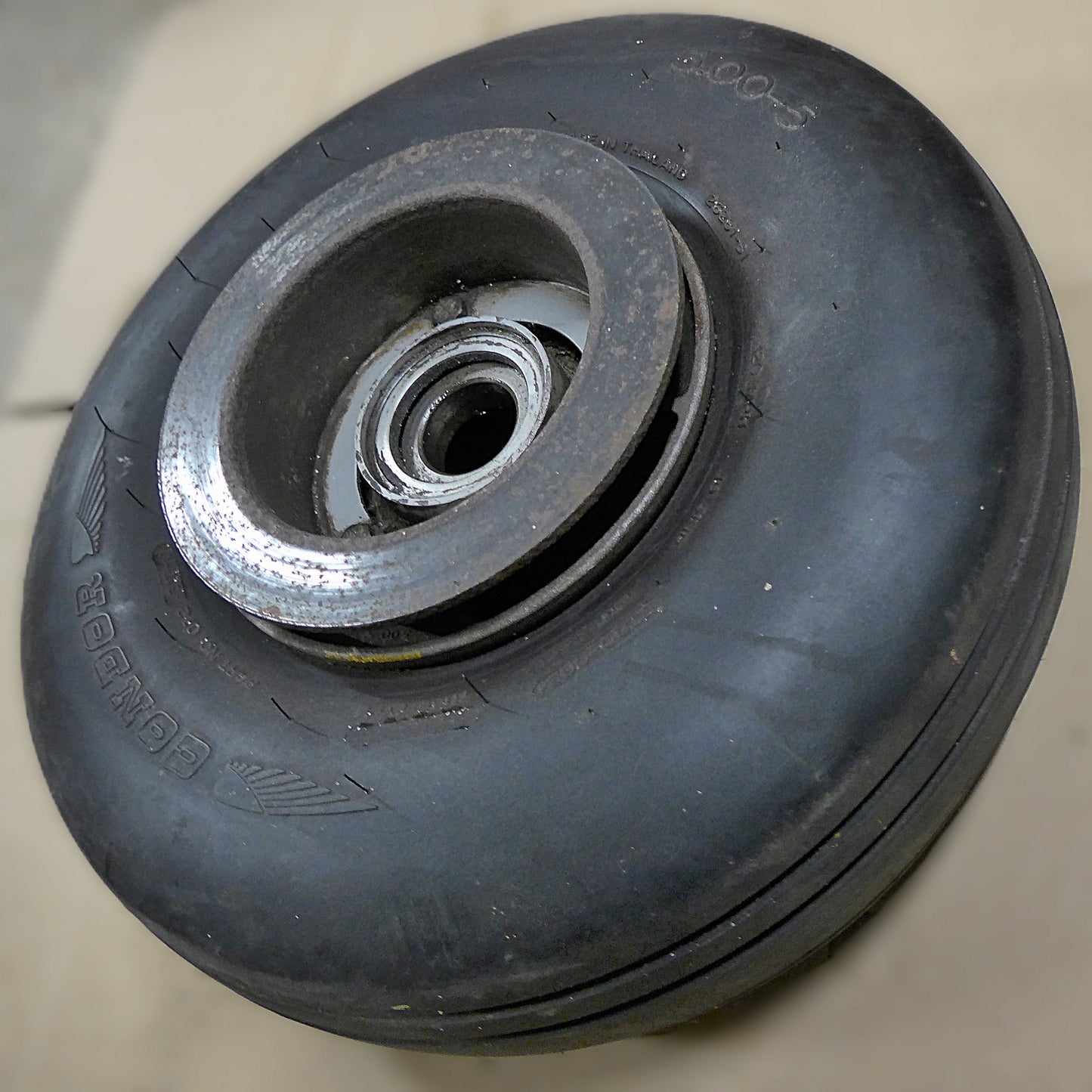 Main Wheel Assembly - 5.00-5 - Early C150 (A/R)
