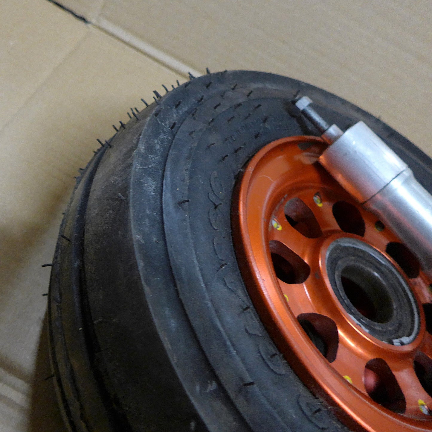 Beringer RA-015 4.00-5" Nosewheel, Axle & Tyre Assembly (A/R)