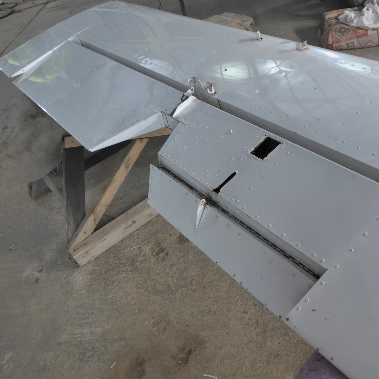 Horizontal Stabilizer - CH601HD (A/R)