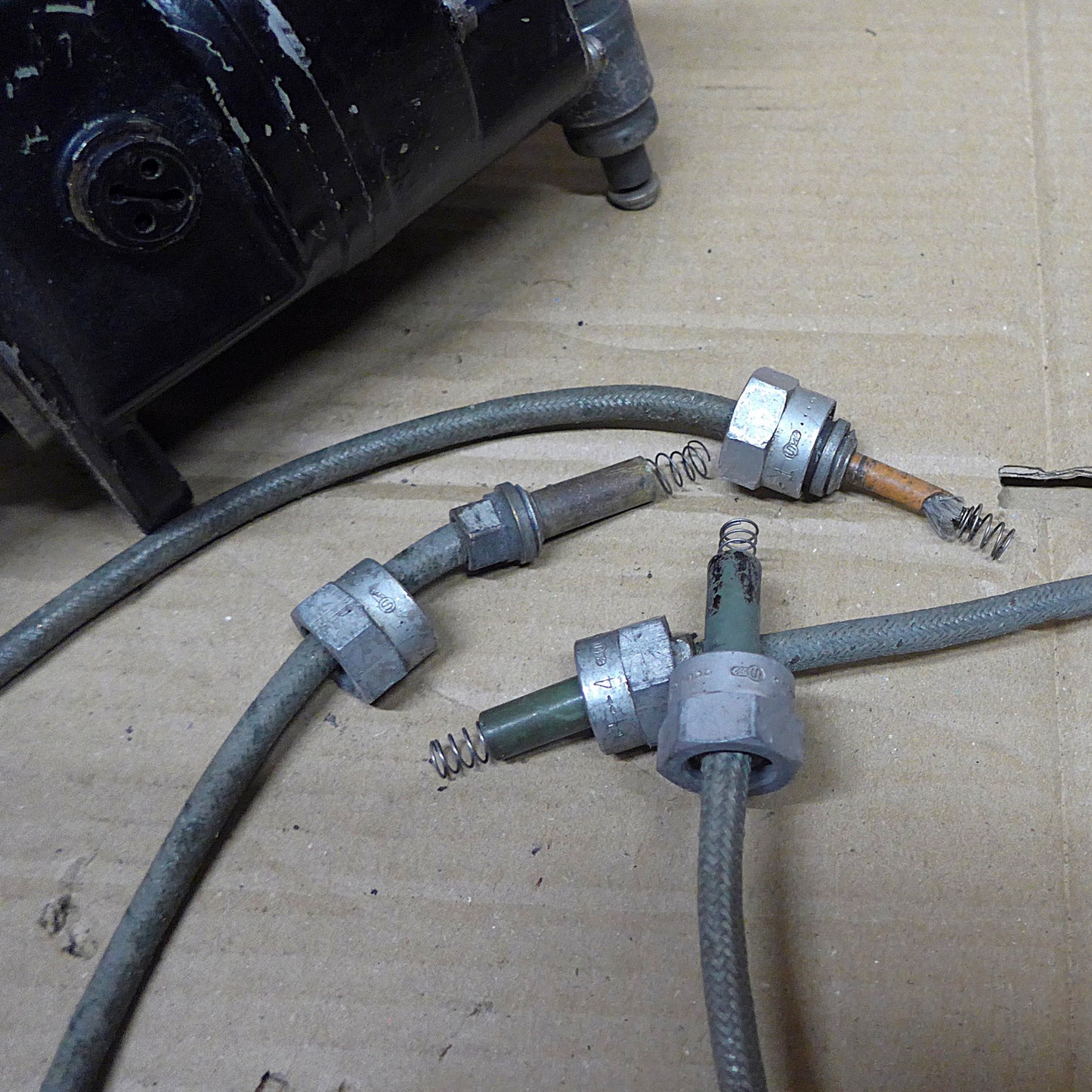 Bendix S4LN-21 Magneto LH - C/W: Impulse & Harness (A/R)