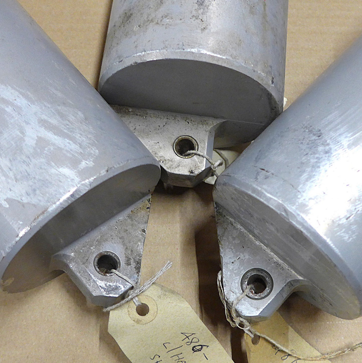 Shock Absorbers L/H, 2 x R/H & Seals - Assembly (A/R)