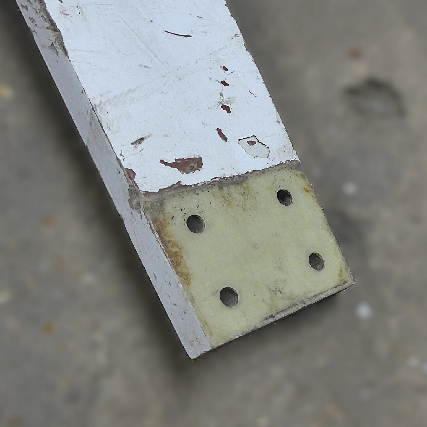 Wheel Strut - Port (A/R)