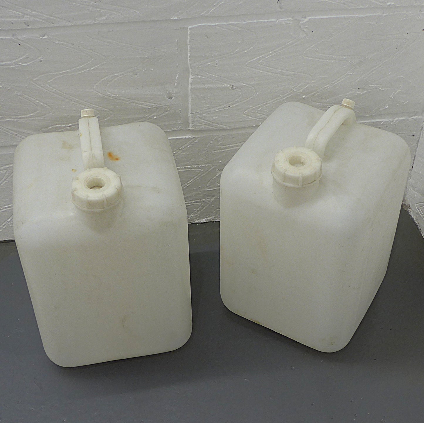 5 Gallon Fuel Tank With Cap - Pair (N/S)