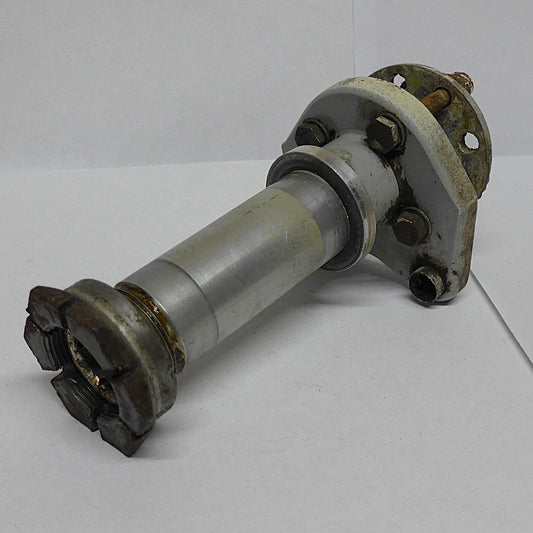 Stub Axle - PA38-112 (A/R)