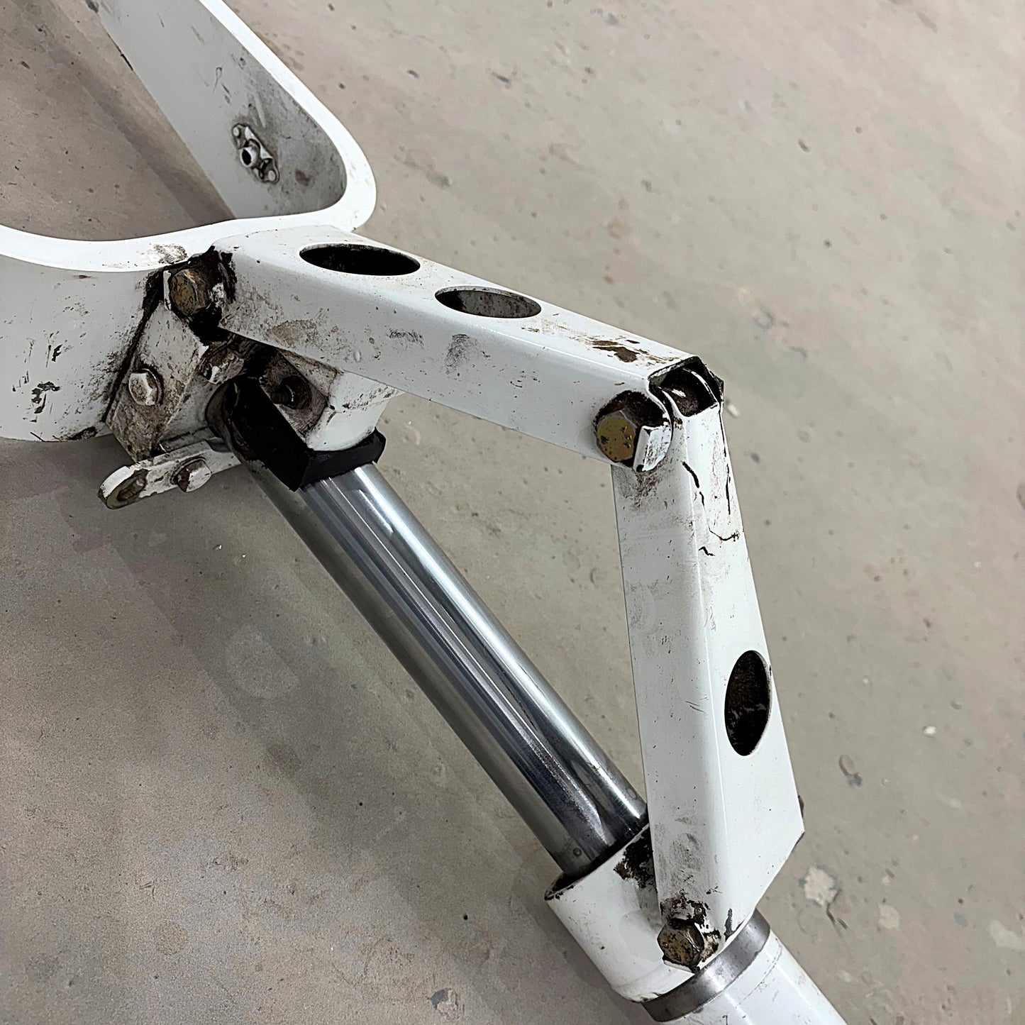 Strut & Fork Assembly - Nose Wheel (A/R)