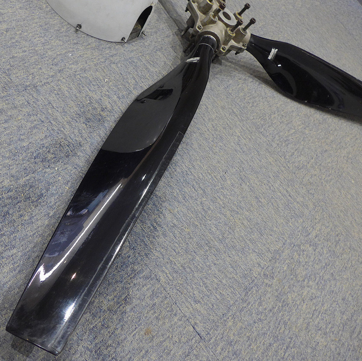DUC Helices 64" Ground Adjustable 3 Blade Prop & Spinner (A/R)