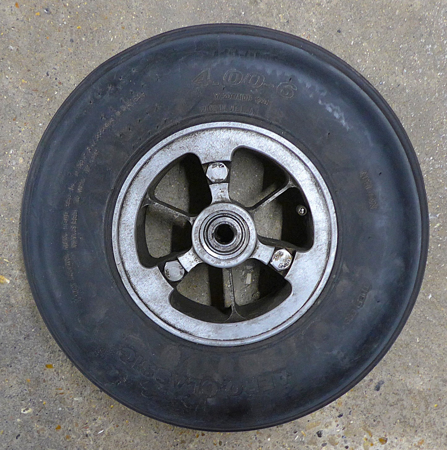 6" Hegar Nosewheel Rim/Hub/4.00-6 Tyre Assembly (A/R)