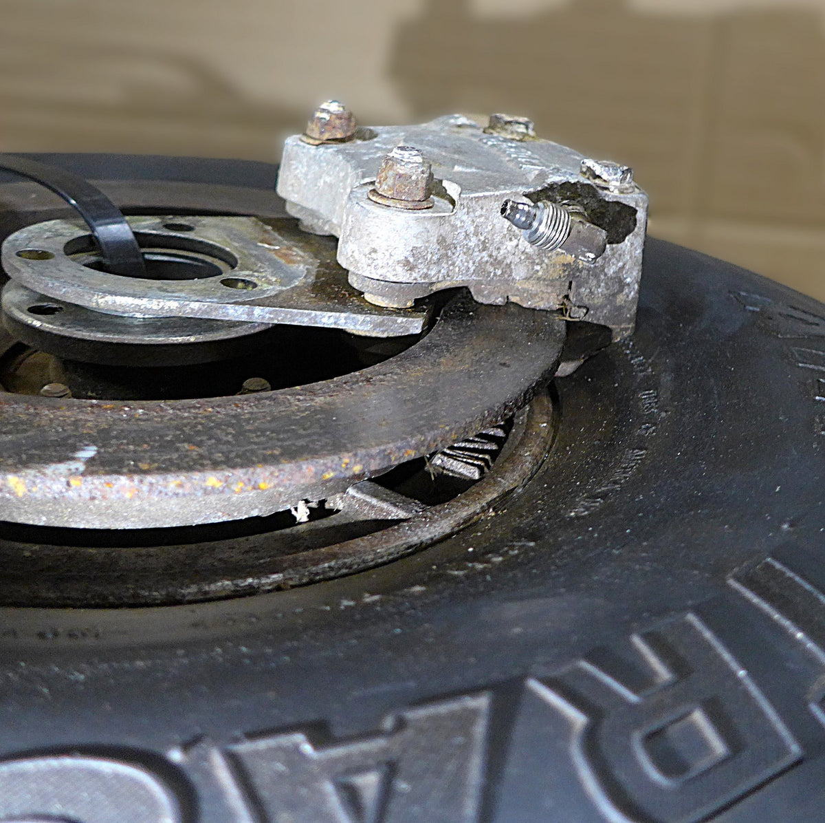 Main Wheel, Brake & Tyre Assy - Monowheel Classic (A/R)