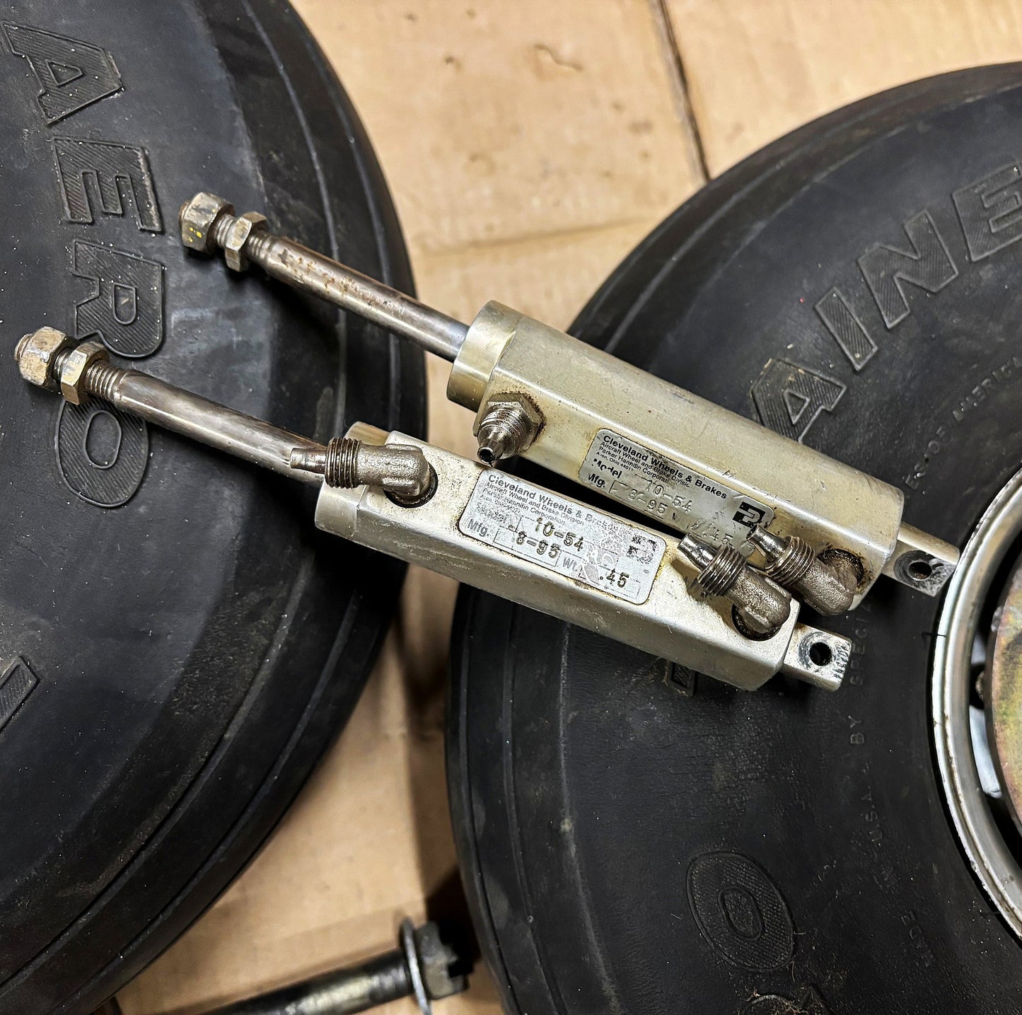 Wheels & Hydraulic brakes- Pair- 6.00-6 - Matco/Cleveland (A/R)