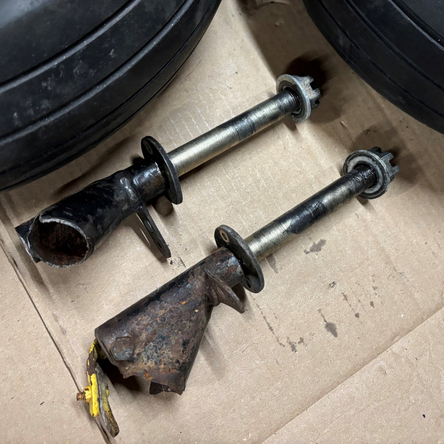 Wheels & Hydraulic brakes- Pair- 6.00-6 - Matco/Cleveland (A/R)
