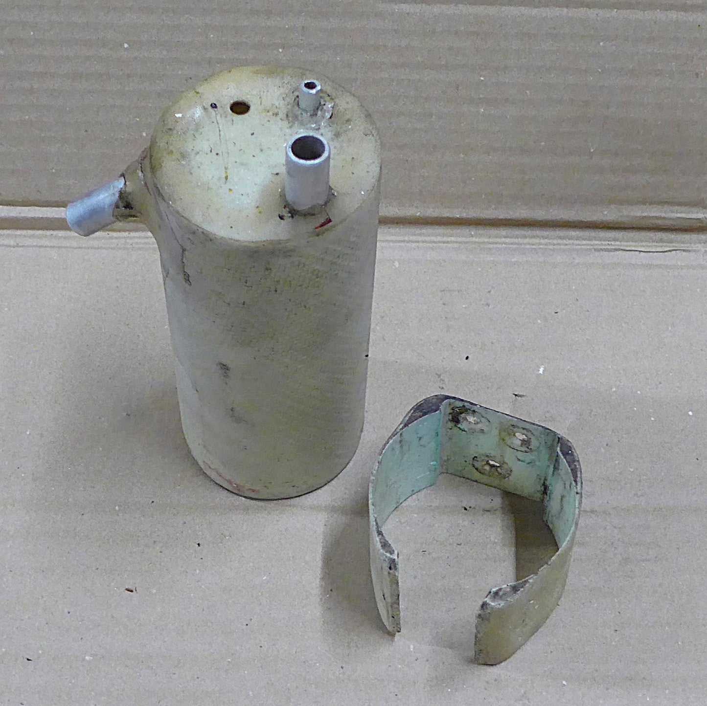 Oil Overflow Bottle & Holder (A/R)