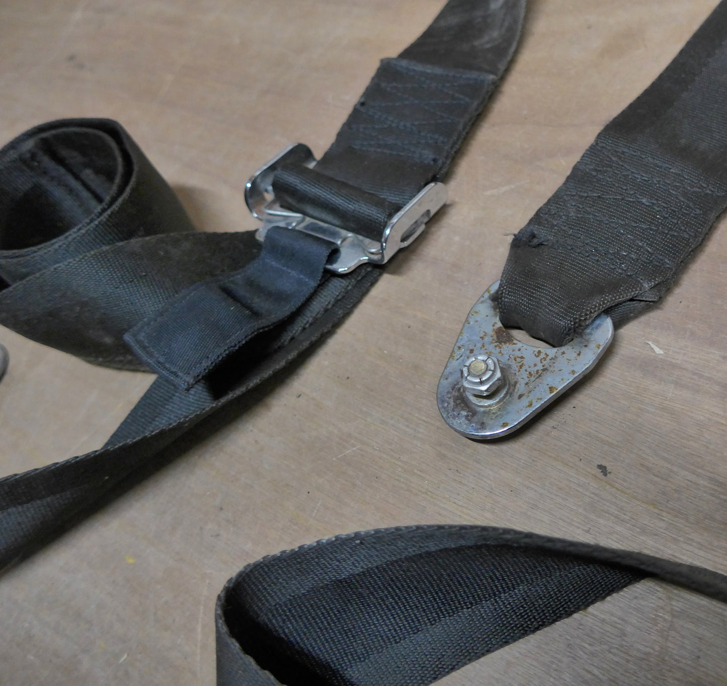 Early S6 Seatbelts - Pair - Non Swivel Type (A/R)