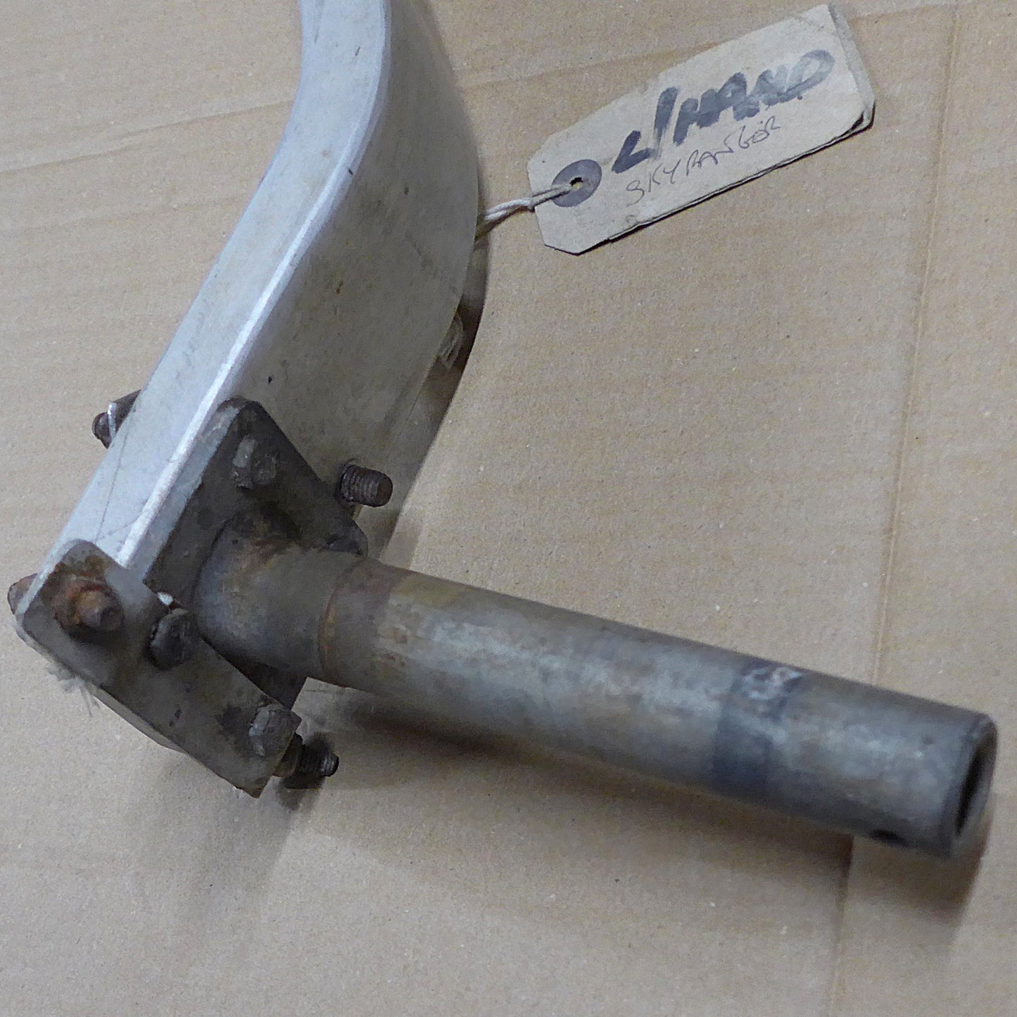 Main Undercarriage Leg - Port (A/R)