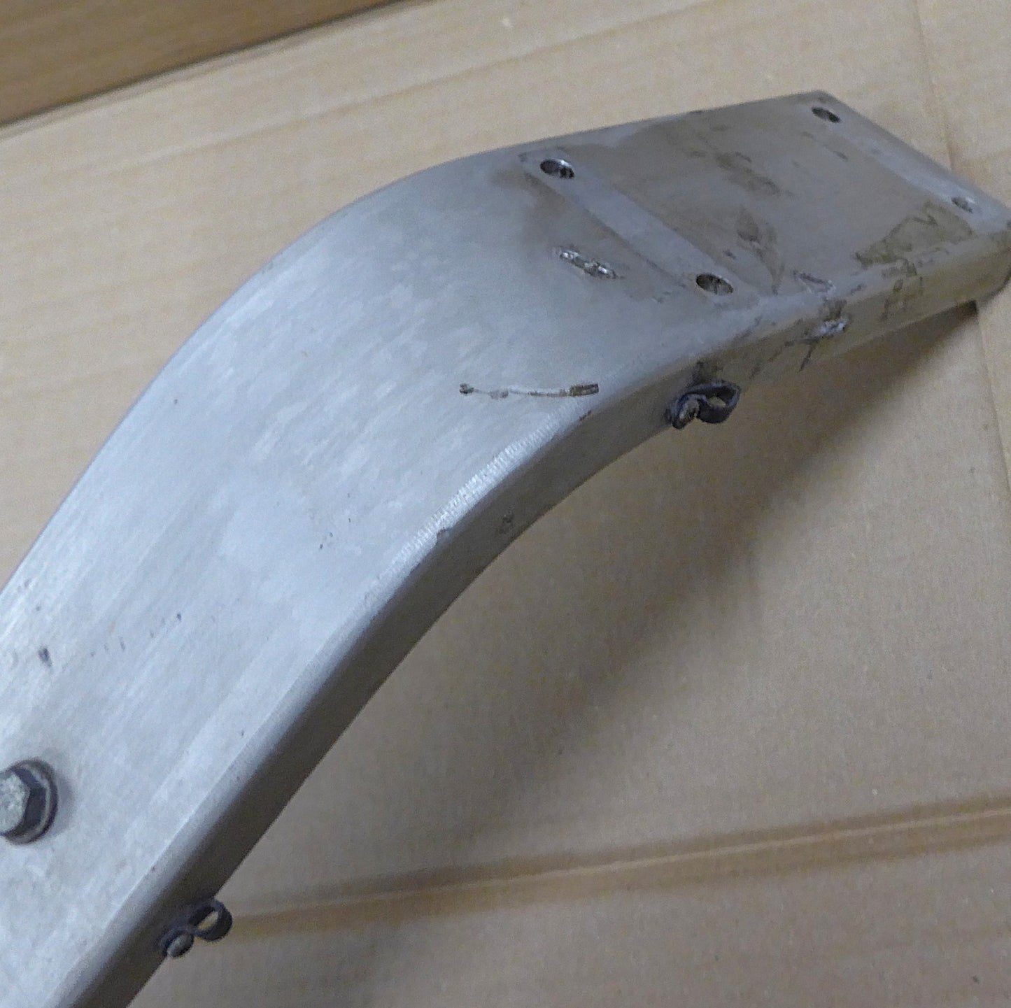 Main Undercarriage Leg - Port (A/R)