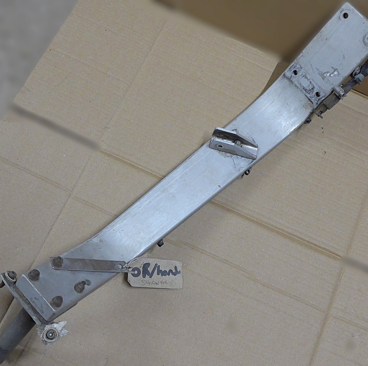 Main Undercarriage Leg - STB (A/R)