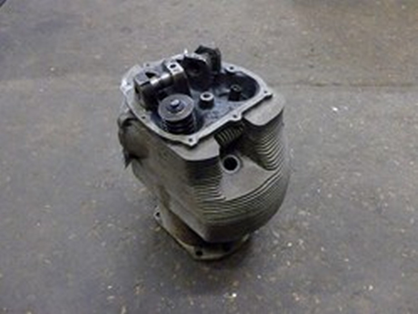 Cylinder (no exhaust valve) O-470 U STD 620Hrs (A/R)
