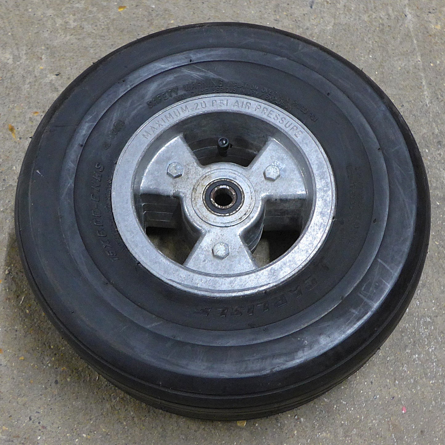 6" AZUSA Tri-Star Wheel & 15X6.00-6 4 Ply Tyre - 5/8" Bearings (A/R)